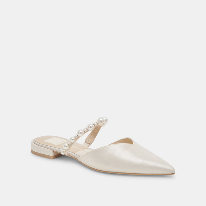 DOLCEVITA-FLATS_KANIKAPEARLLOW_VANILLAPEARLS-01_f9641337-9a4f-4db2-ad52-4ae39f8f641d.jpg