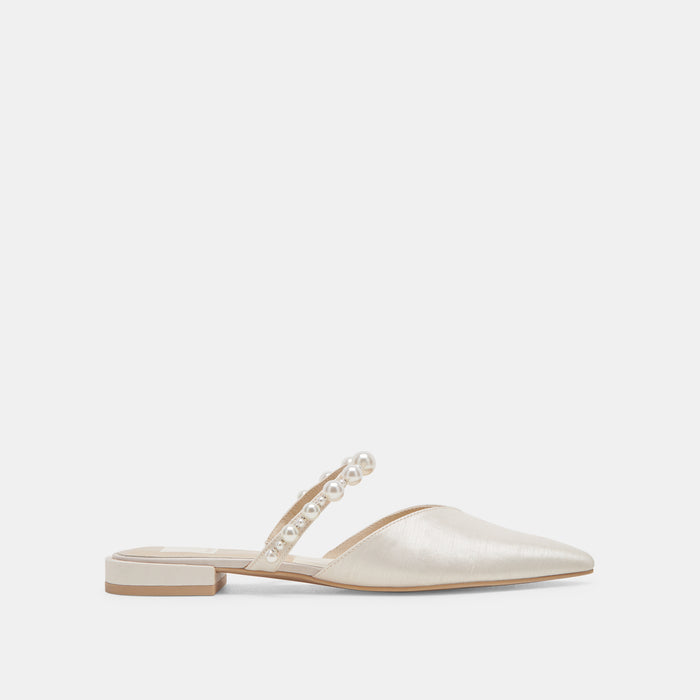 DOLCEVITA-FLATS_KANIKAPEARLLOW_VANILLAPEARLS-02_a077e984-f3e7-4c0c-85f1-bdfd3e6e7d64.jpg